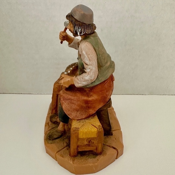 Fontanini Figure Shoemaker Titus 5" Centennial Collection with Box - Picture 3 of 7